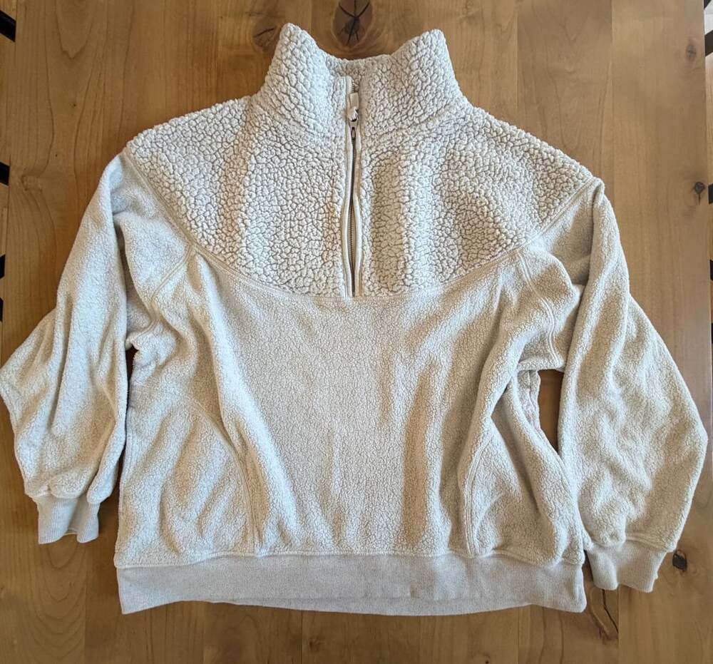 Aerie Hometown Holiday Quarter Zip Sweatshirt Medium